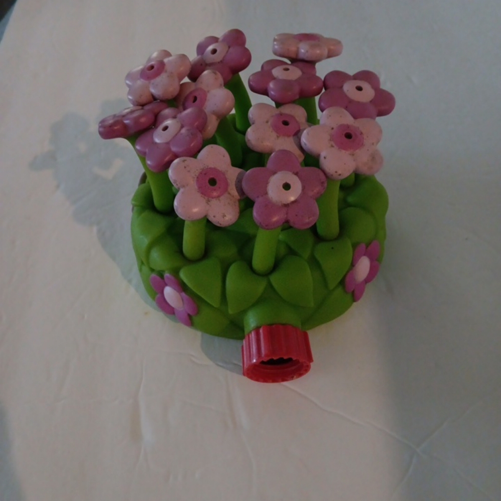 Melissa and Doug Blossom Bright Sprinkler